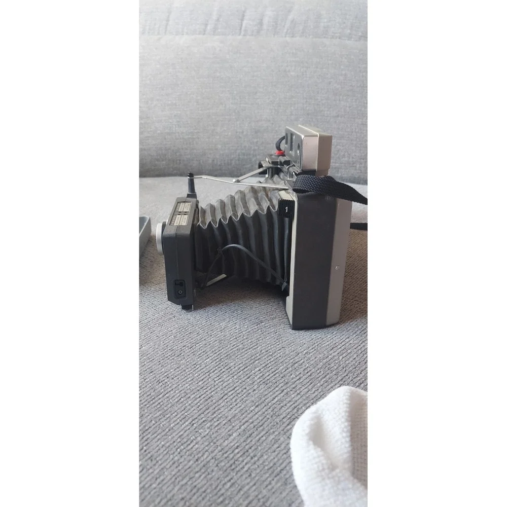 Polaroid Automatic 230 Land Camera Kit w/ Case, Flash, Bulbs & Manual